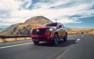 أول كاديلاك إسكاليد V  2023 للبيع في مزاد باريت جاكسون