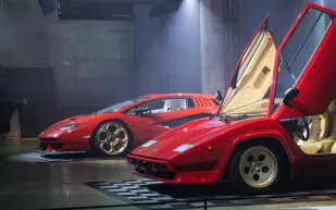 Countach أسطورة لامبورجيني تعود للحياة بسعر 2.4 مليون يورو (فيديو)