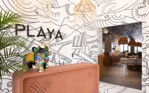 «PLAYA BEACH CLUB» في «جزيرة نخلة جميرا» يقدم المأكولات البيروفية بنكهة جديدة