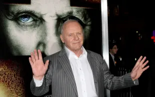 أنتوني هوبكنز يطلق مجموعته غير القابلة للاستبدال "NFTs" في هذا الموعد