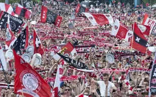 أياكس أمستردام يصدر قرارًا  غريبًا للجماهير خاصًّا بقمصان اللاعبين