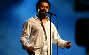 بعد غياب 10 سنوات.. الشاب خالد يطرح ألبومًا جديدًا من دون موسيقى الراي