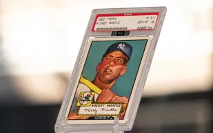 بطاقة بيسبول تسجل رقمًا قياسيًّا بسعر 12.6 مليون دولار (صور) 