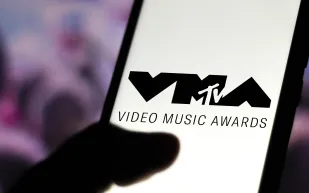 عروض لـ إيمينيم وسنوب دوج.. أبرز تفاصيل حفل جوائز MTV قبل انطلاقه غدًا 