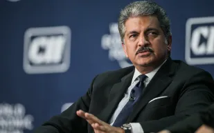 بسبب منشور على تويتر.. رجل أعمال هندي يوظف شابًّا (فيديو) 