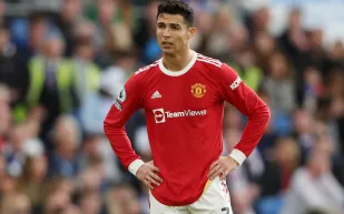 هل يونايتد داعم أم مهاجم لرونالدو؟ حساب النادي ينشر فيديو صادمًا