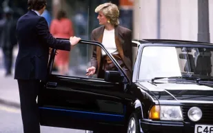 عرض سيارة الأميرة ديانا في مزاد علني للبيع (صور) 