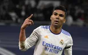 مانشستر يونايتد يسعى لضم كاسيميرو بـ 50 مليون إسترليني