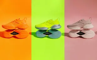 "ماكلارين" تطلق أحذية جديدة فاخرة مستوحاة من سياراتها الخارقة (صور) 