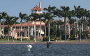 بعد مداهمته من FBI.. هذا منزل ترامب الساحر (صور) 