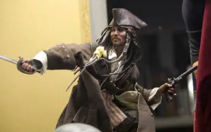 بعد أن أفلس أمبرد هيرد.. جوني ديب يعود للقرصان «جاك سبارو»