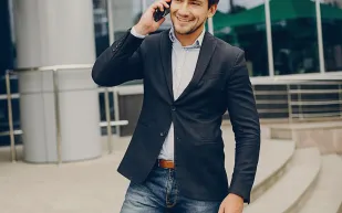 كيف ترتدي بنطال الجينز مع القمصان ذات الأزرار؟