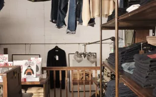 «Birkenstock» تدخل سوق الملابس الرجالية بقوة بمجموعة «BOLD» الجديدة