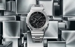 CasiOak  أول ساعة G-SHOCK معدنية بالكامل