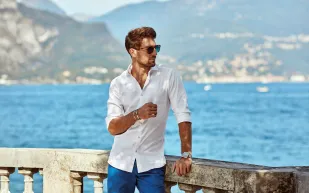 طريقة ارتداء القميص الأبيض العادي لمختلف المناسبات