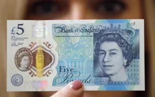 ما مصير 80 مليار جنيه إسترليني تحمل صورة الملكة إليزابيث؟