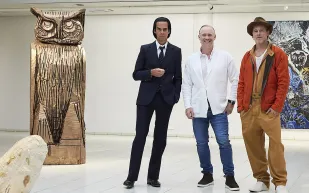 "نحات بارع".. براد بيت يكشف عن موهبته الدفينة 