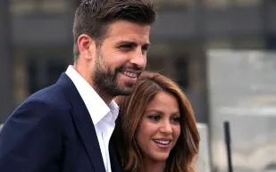 جيرارد بيكيه يخرج عن صمته ويهدد الصحافة 