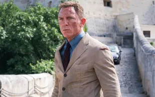 الكتان.. الحاضر الرائع في أزياء الرجل الأنيق