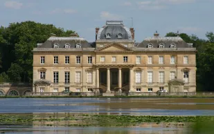 ملياردير تشيكي يشتري «قصر فرساي الأصغر» في فرنسا بـ 43 مليون دولار