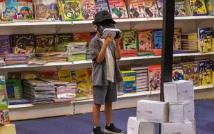 معرض الرياض الدولي يواكب العصر بالكتاب الناطق والواقع المعزز