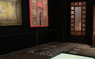 نسخة طبق الأصل من حذاء النبي محمد (فيديو)