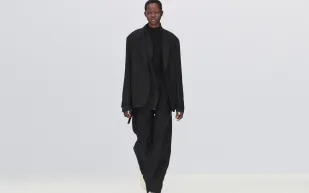 أناقتك بالأسود من قمة الرأس حتى أخمص القدمين