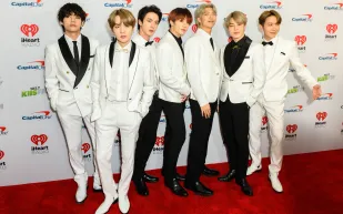 أول تعليق من فرقة BTS حول ارتباط «V» بـ «جيني» 