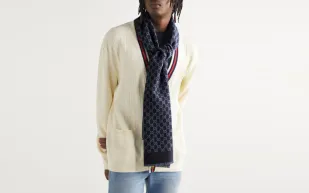 الوشاح.. كردان صوفي يزين رقبة الرجال