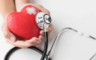 أطباء سعوديون ينجحون في نقل وزراعة قلب من متبرع إماراتي لمريض بالرياض