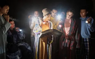 قصة مسلسل نادي منتصف الليل The Midnight Club.. رعب ما بعد الموت