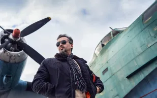 سترة الطيارين (bomber jacket).. استراحة المحارب في دور الأزياء