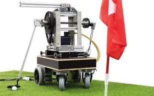 بكاميرا ثلاثية الأبعاد.. «Golfi» أول روبوت محترف يلعب الجولف