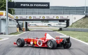 بيع "فيراري" سبق أن قادها شوماخر بمبلغ قياسي في مزاد