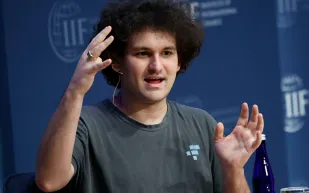 قصة القبض على نموذج «وارن بافيت».. شاب خسر 26 مليار دولار في يوم واحد