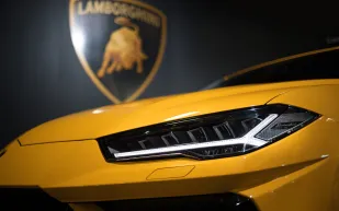 ترغب في اقتناء سيارة لامبورغيني؟ انتظر 19 شهرًا