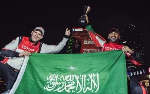 «يزيد الراجحي» أول سعودي يفوز بكأس العالم للراليات الصحراوية مرتين