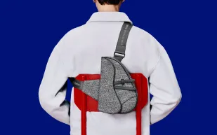 عودة قماش Oblique الأسطوريّ من Dior إلى الواجهة من جديد!