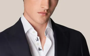 قميص يرتبط سعره بحركة سوق الأسهم.. فما القصة؟