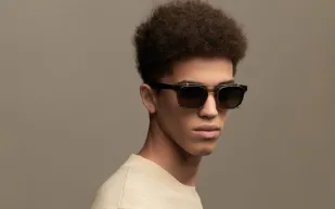 Aether تطرح أول نظارة للرؤية والسمع في العالم