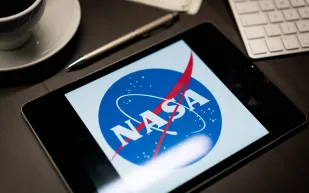 العلماء يلتقطون انفجارًا كونيًّا نادرًا  على بعد أكثر من 8 مليارات سنة ضوئية