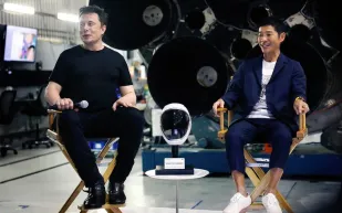 الملياردير «يوساكو مايزاوا» أول راكب خاص على مركبة إيلون ماسك الفضائية «BFR»