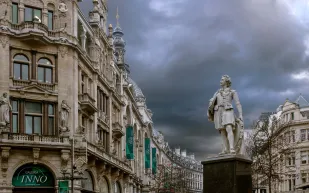 رجل يشتري لوحة بـ 600 دولار .. ويبيعها بـ 3 ملايين دولار