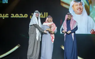 تركي آل الشيخ يعلق على بكاء «محمد عبده» بحفل التميز الإعلامي 2022