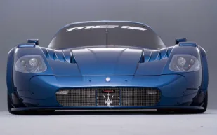 عرض سيارة «مازيراتي MC12» النادرة للبيع