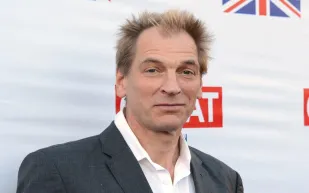 محاولات لإنقاذ ممثل بريطاني شهير مفقود بجبل جليدي