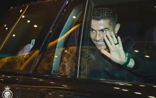 «رونالدو» يطيح بـ«ميسي».. أغلى 5 عقود للرياضيين في التاريخ