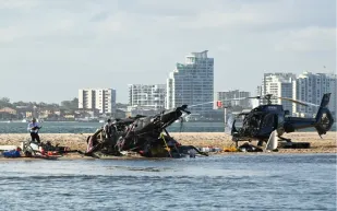 تصادم طائرتين في سماء أستراليا (فيديو)