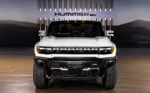 أول سيارة كهربائية «جي إم سي هامر 2024» تباع بنصف مليون دولار