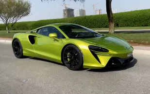 ماكلارين أرتورا.. خطوط عصرية وأداء ساحر